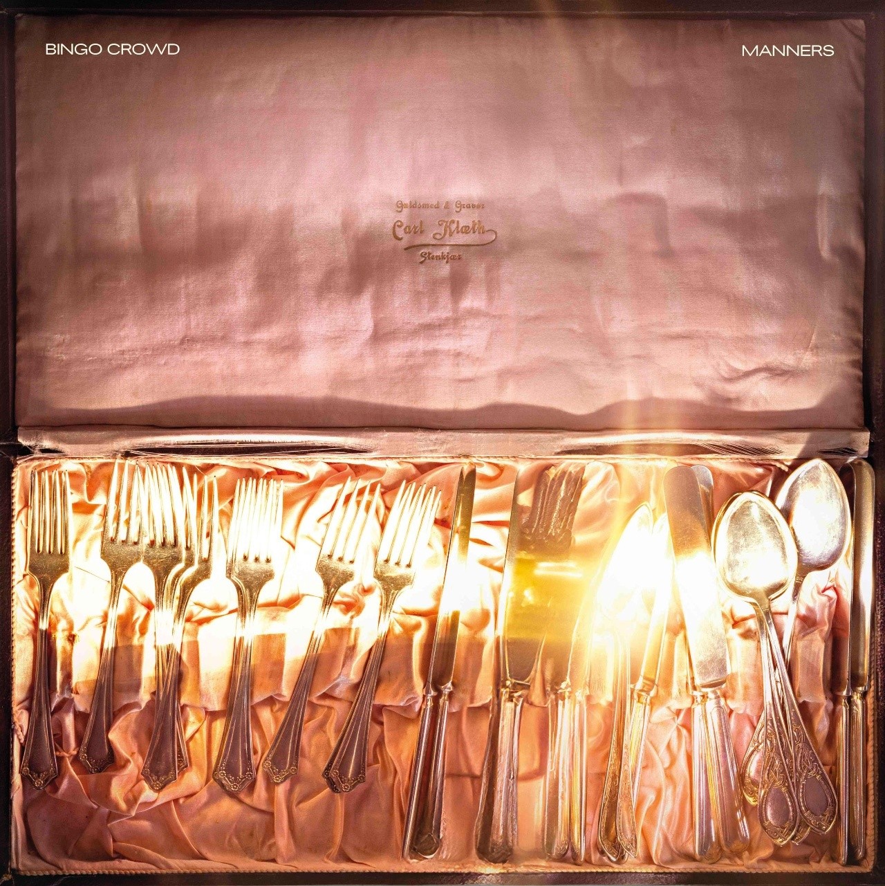 Bingo Crowd melden sich nach 17 Jahren mit Manners zurück